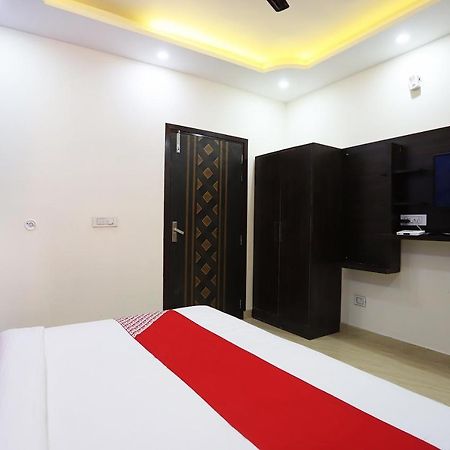 Hotel Oyo Flagship 42619 Diamond Key Delhi Zewnętrze zdjęcie